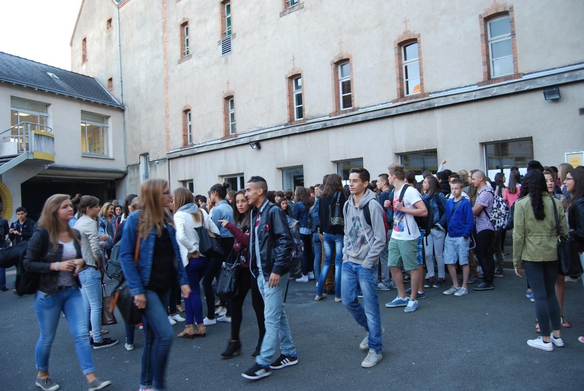 établissement scolaire meyzieu